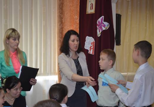 Учителя логопеды на празднике с детьми